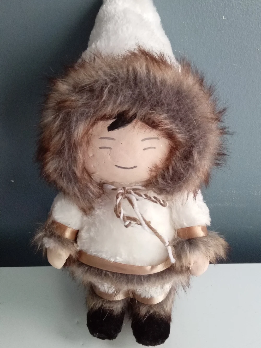 Vintage‎ Eskimo Inuit Plush Doll White Parka Faux Fur Trim Cultural Decor